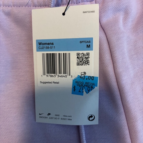 Nike Women’s Essential Fleece Shorts – Lavender – NEW with Tags! - Picture 3 of 3